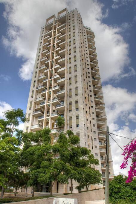 Beautiful Penthouse W/Amazing View, Prime Location Apartment Рамат Ган Екстериор снимка
