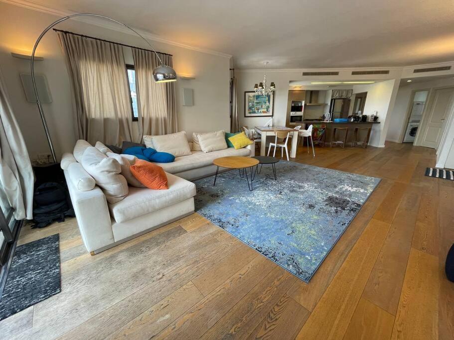Beautiful Penthouse W/Amazing View, Prime Location Apartment Рамат Ган Екстериор снимка