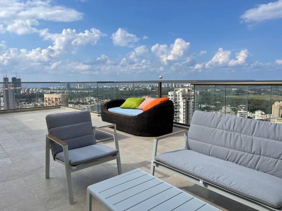 Beautiful Penthouse W/Amazing View, Prime Location Apartment Рамат Ган Екстериор снимка