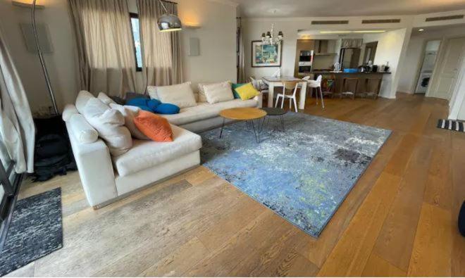 Beautiful Penthouse W/Amazing View, Prime Location Apartment Рамат Ган Екстериор снимка