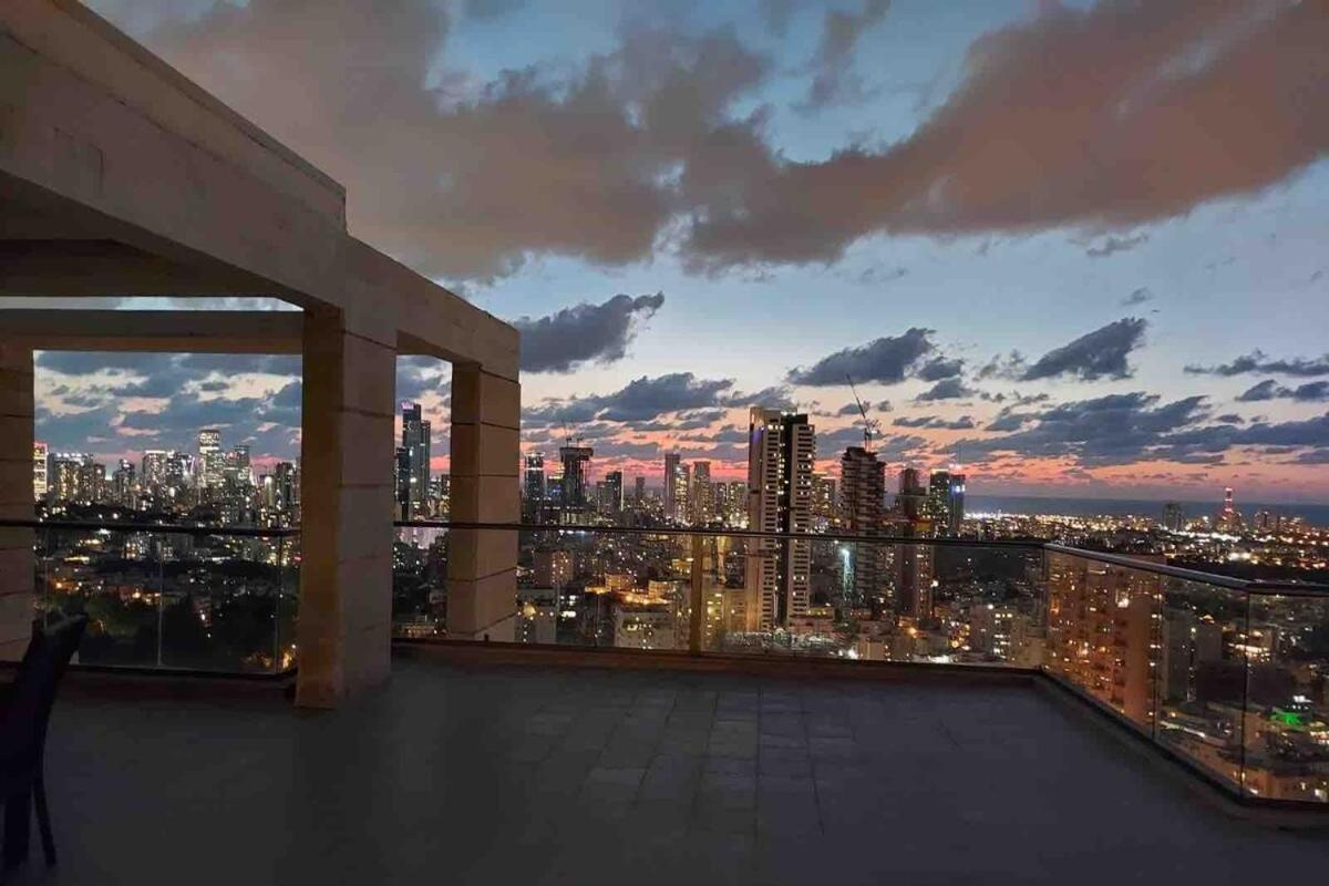 Beautiful Penthouse W/Amazing View, Prime Location Apartment Рамат Ган Екстериор снимка