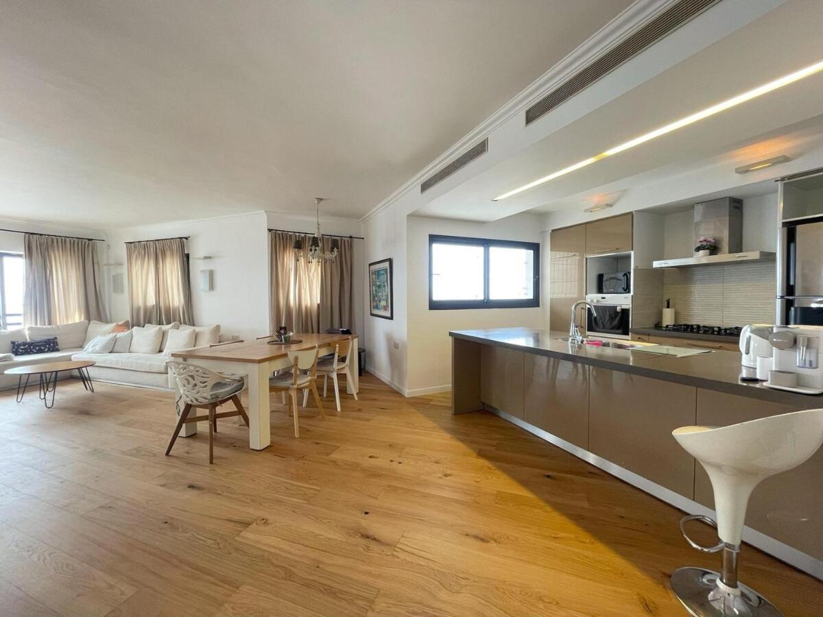 Beautiful Penthouse W/Amazing View, Prime Location Apartment Рамат Ган Екстериор снимка