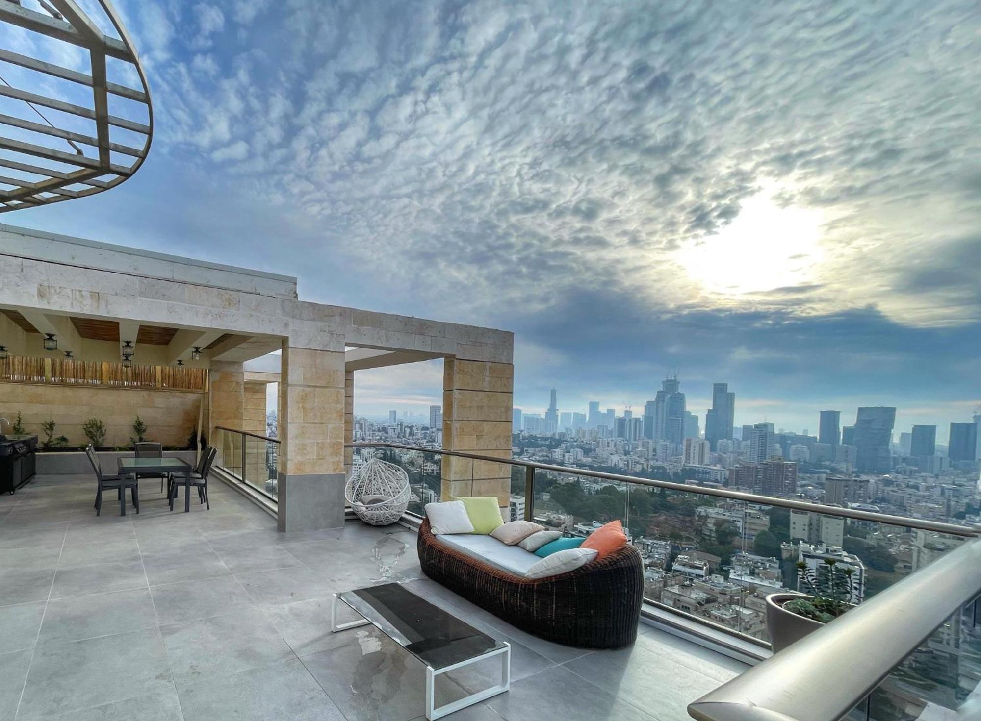 Beautiful Penthouse W/Amazing View, Prime Location Apartment Рамат Ган Екстериор снимка