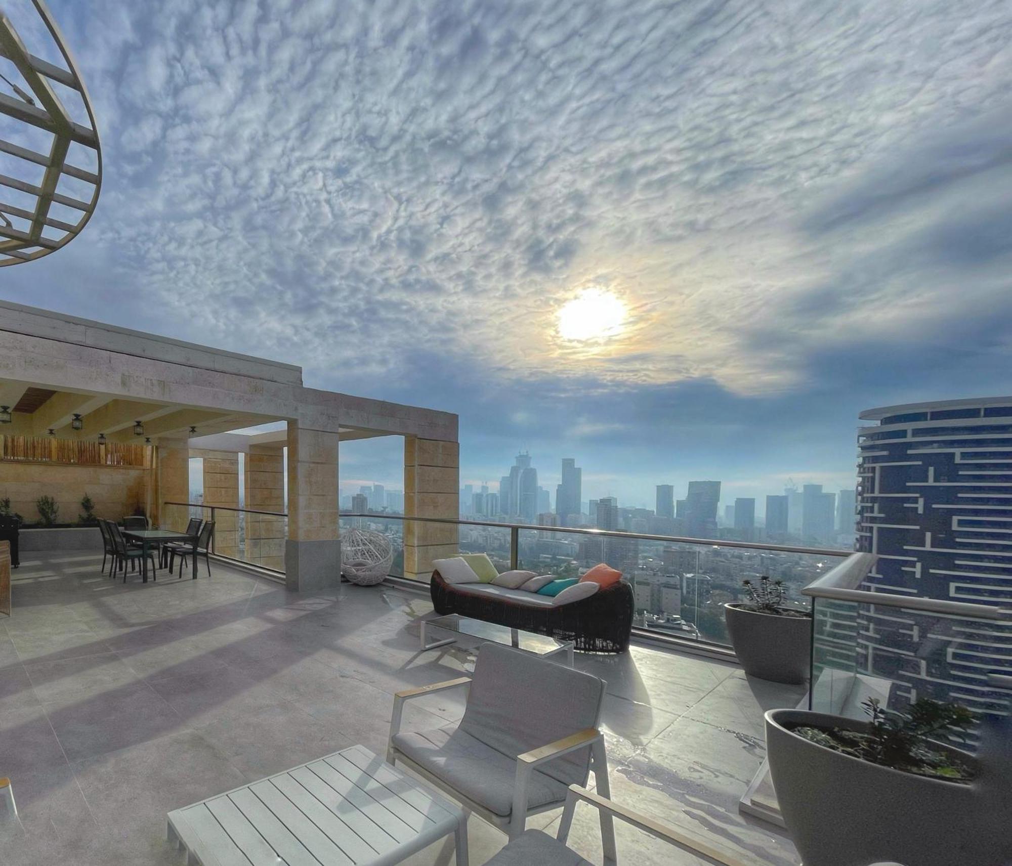 Beautiful Penthouse W/Amazing View, Prime Location Apartment Рамат Ган Екстериор снимка
